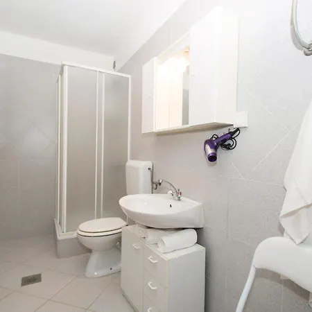 Lxxxiv Appartement *